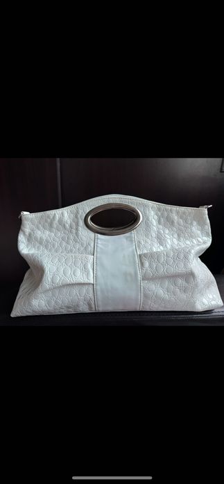 Луксозна елегантна бяла лачена чанта Уникат Стил и Красота