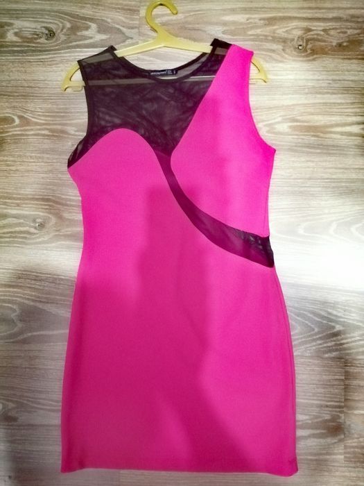 Продаётся фирменное платье . Внимание скидка!