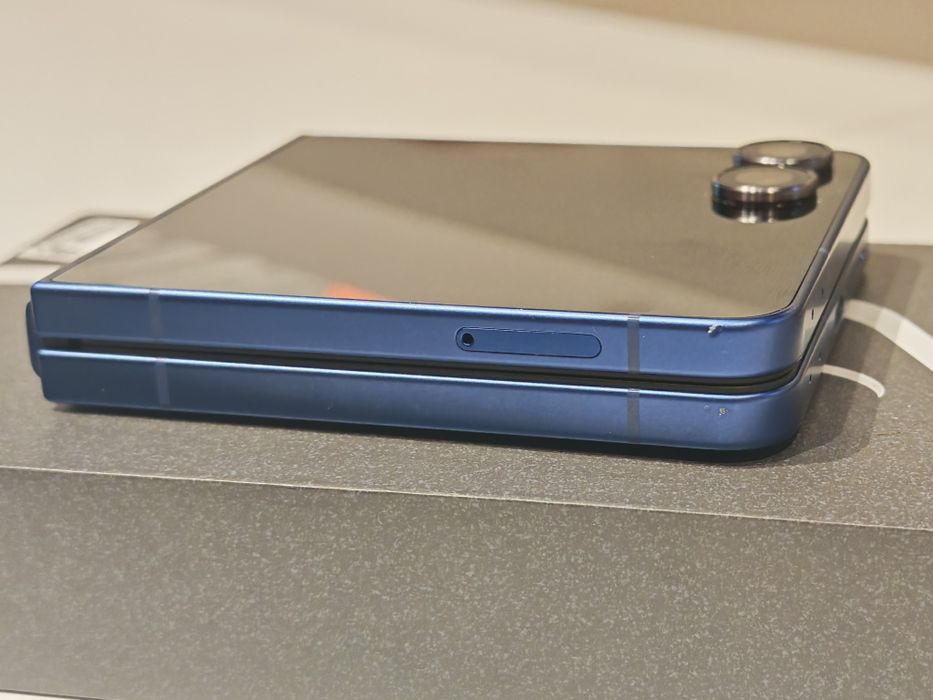 Samsung Galaxy Z Flip 7 - 512GB