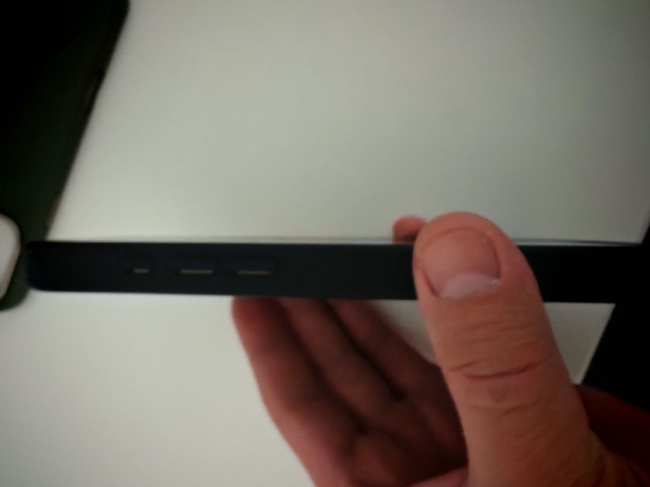 Продам чехолы на iPhone 16 Pro Max