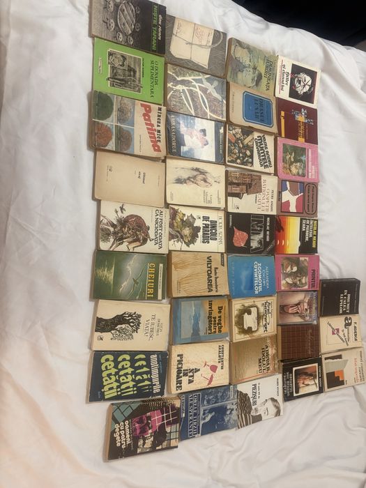 Carti vechi vand urgent