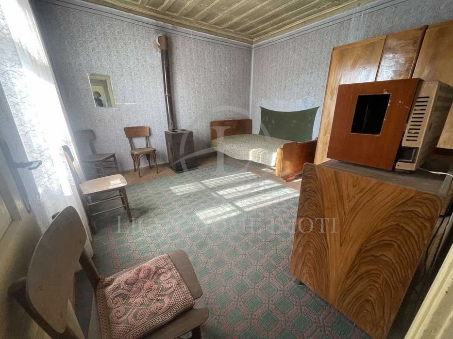 Реф. 2011 Къща с двор 2000 кв.м. / село Бяла Река