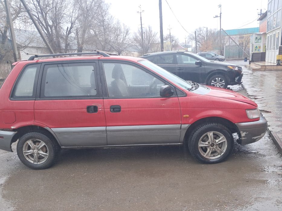 Мицубиси Спейс Раннер 95года