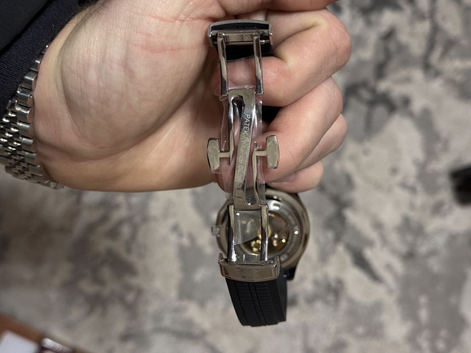 Продавам часовник Patek Philippe Aquanaut 5167A Black Dial. Работи перфетно! БЕЗ БАРТЕРИ!