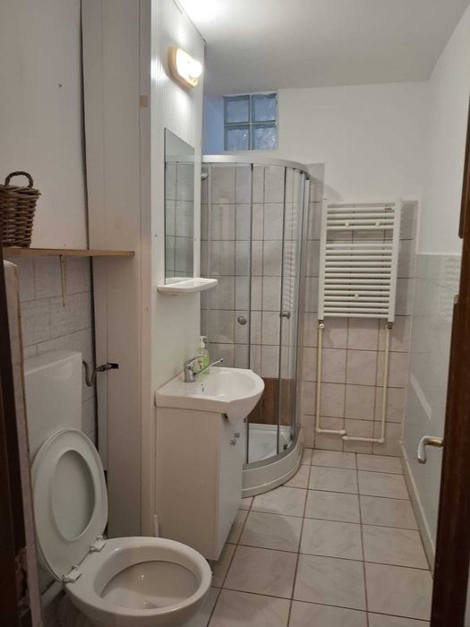 Închiriez garsoniera