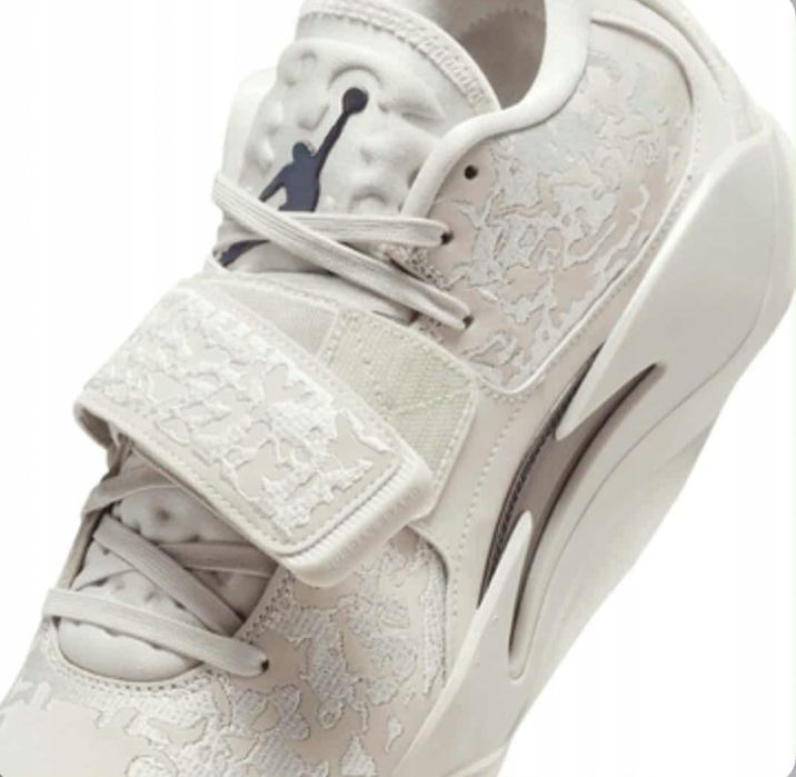 Nike Air Jordan Zion3 MUD Light Bone UK9/EUR43номер/27см.ст.