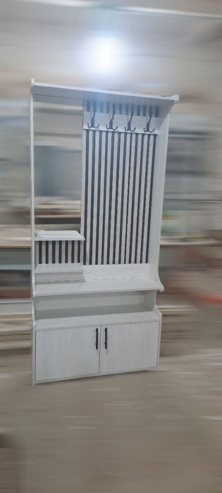 Продаётся Прихожка. Размер высота 1м 90см глубина 32см длина 80см