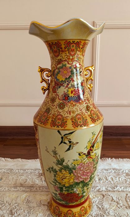 Фарфоровая ваза. Декоратив