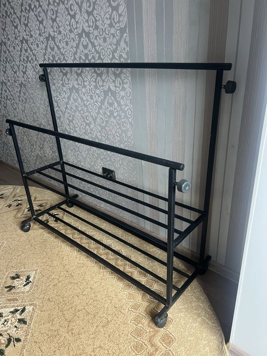 Продам вешалку железную