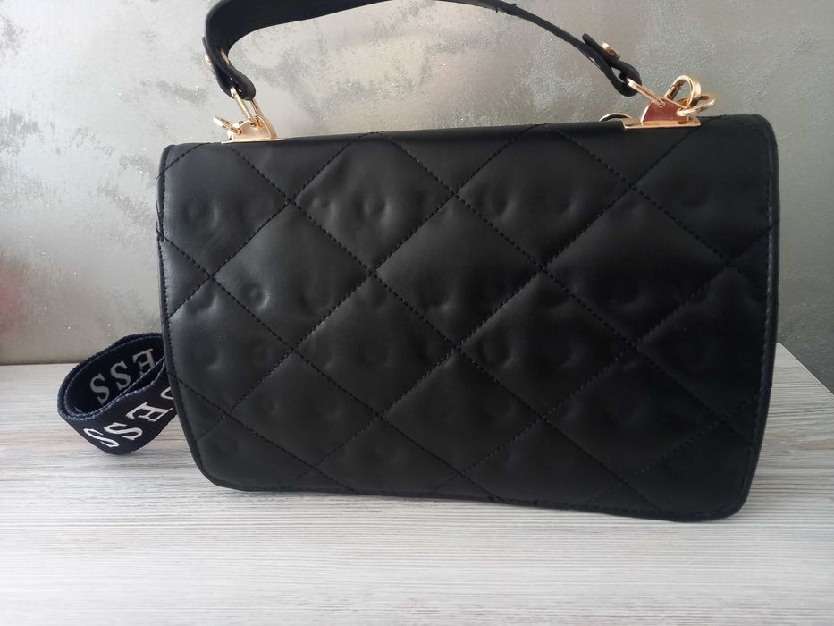 Guess - дамска чанта