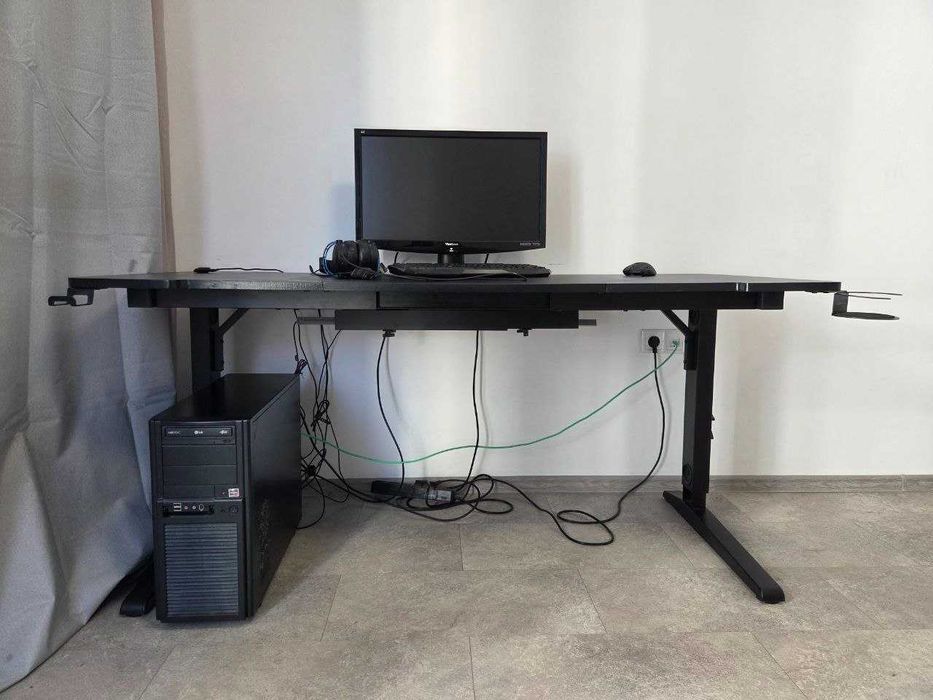 Продавам компютърно бюро HOLM Modular 160.