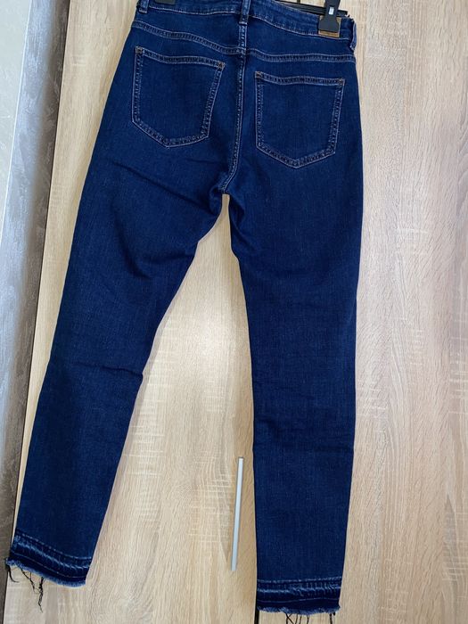 Bershka Тъмно сини дънки 36 S