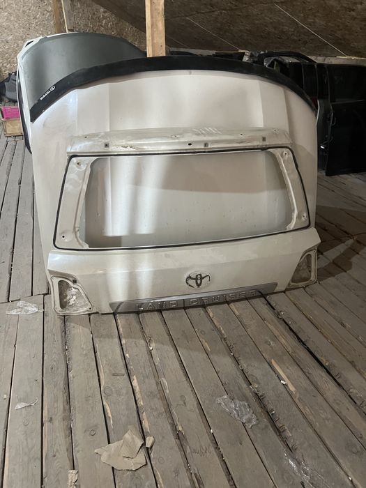 Крышка багажника Toyota Land Cruiser 200