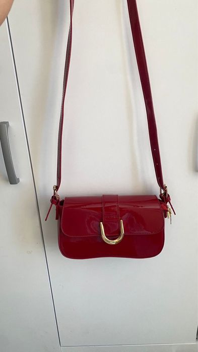 Женская лакированная сумка