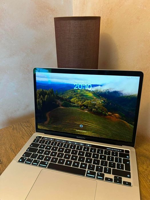 MacBook Pro 13-inch M2 (2022) | 8GB RAM | 256GB SSD | Ca Nou