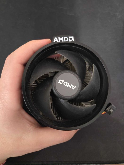 продава се процесор Ryzen 5 pro 4650G с включено охлаждане