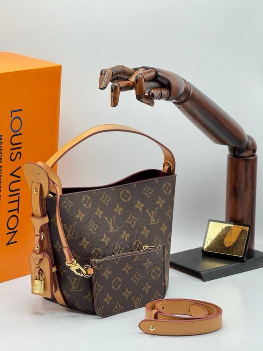 Geanta Louis Vuitton noua !!! Dimensiuni 28/18 !!!