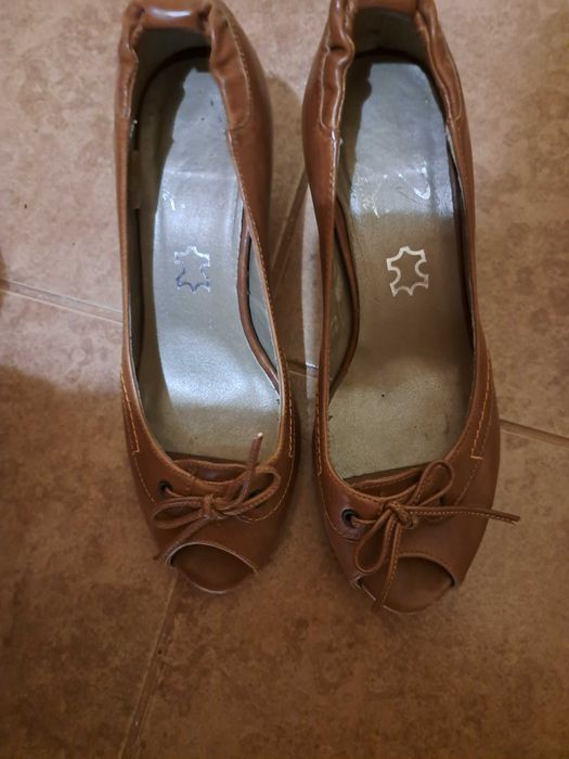 Подарявам обувки