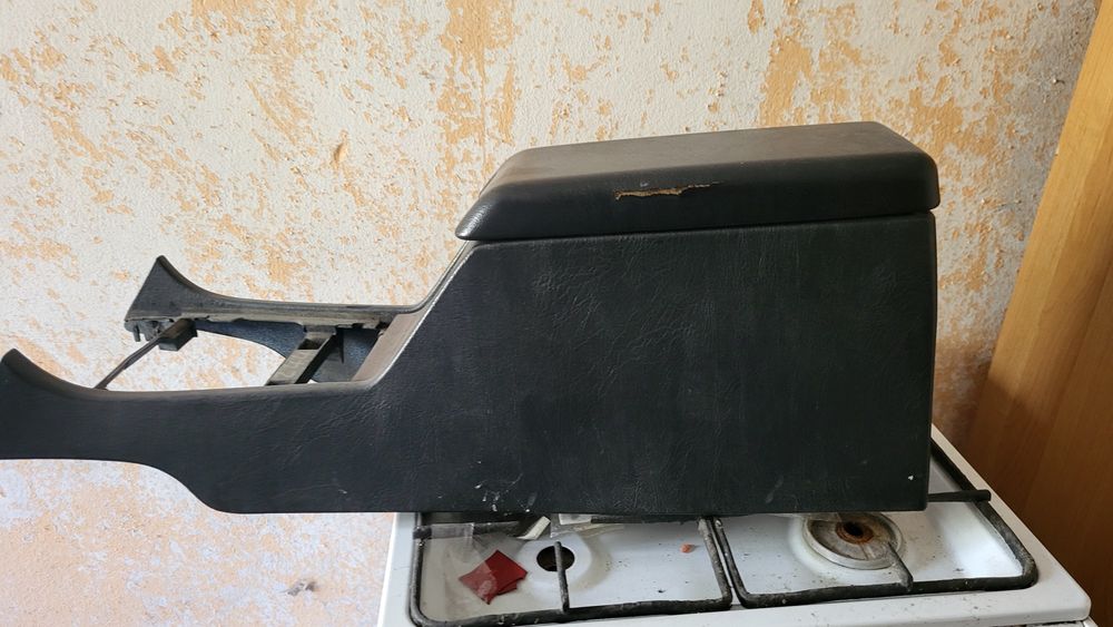 Продам подлокотник на мерс 202