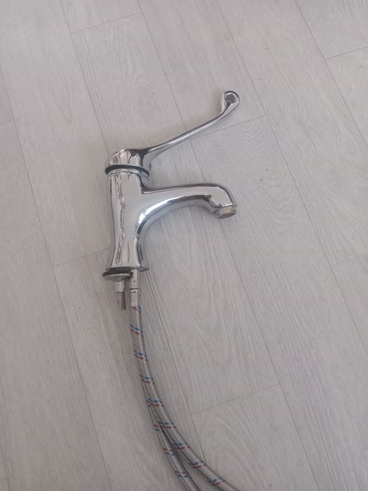 Продам смеситель для ванны