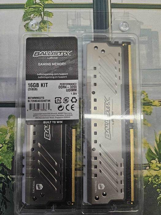 Vand Memorie RGB Crucial 16GB (2x8GB) DDR4 3200Mhz CL18