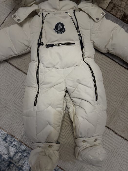 Продам детский зимний комбинезон Moncler