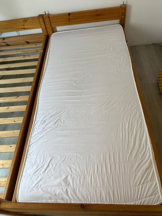 Vând pat cu etaj etajat supraetajat cu saltele aproape noi