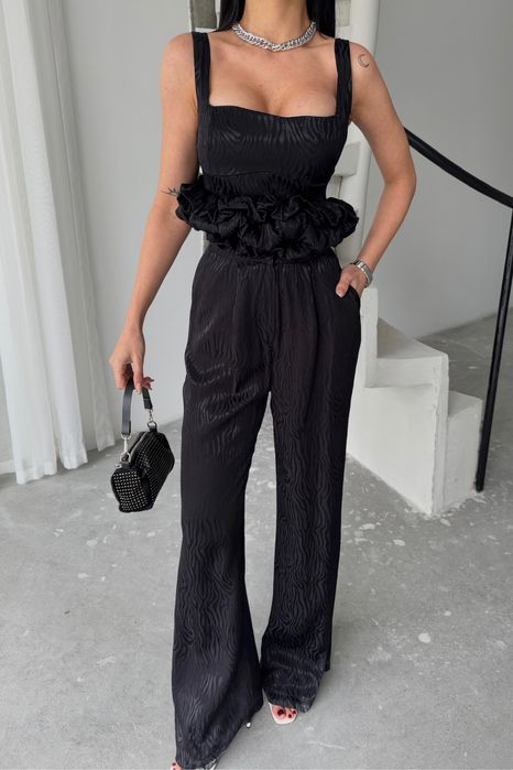 Дамски черен костюм от 3 части – сако, топ и широк панталон