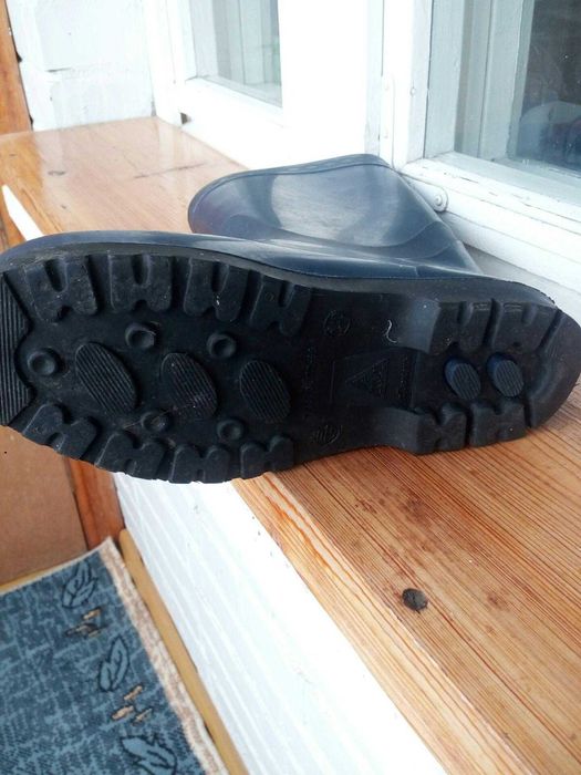 Продам  женские  резиновые сапоги