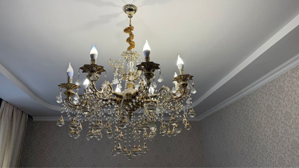 Люстра для зала, в продаже