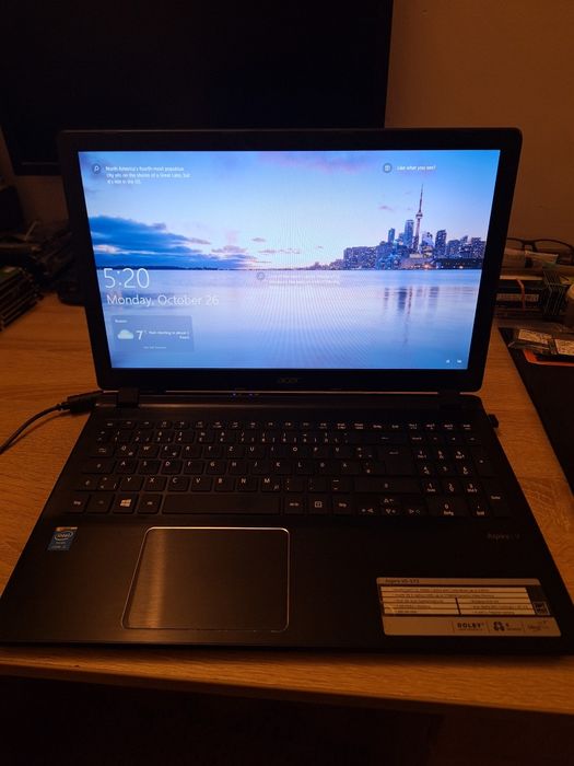 Laptop Acer Aspire V5-573, i5-4200U, 8 GB,  ssd 256 GB,  bateria ok,  15.6 "