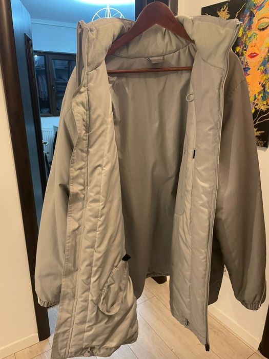 Vand geaca Nike noua