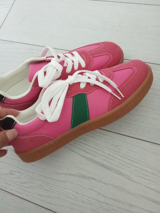 Распродажа женских кроссовок