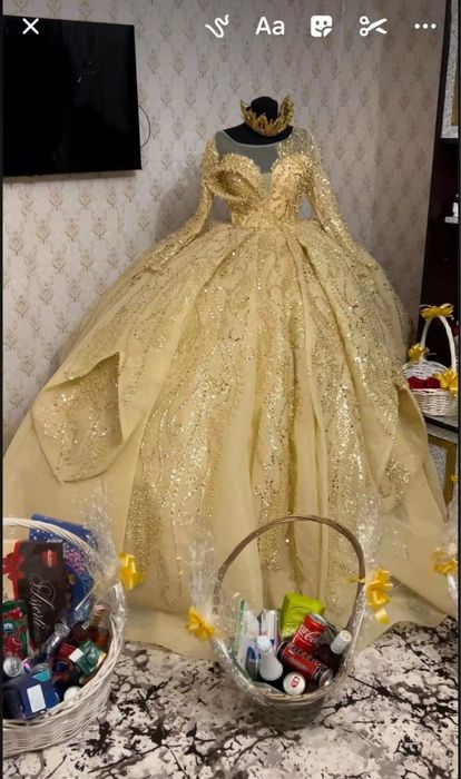 Продавам Годежна Рокля