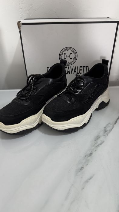 Кроссовки женские