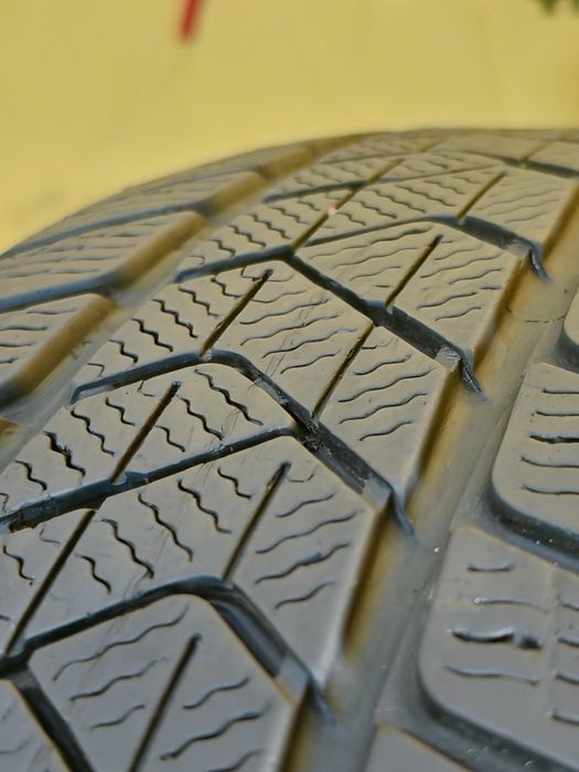 225/50R18 Pirelli run flat steluță