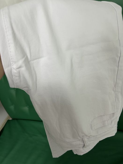 Продам джинсы белого цвета