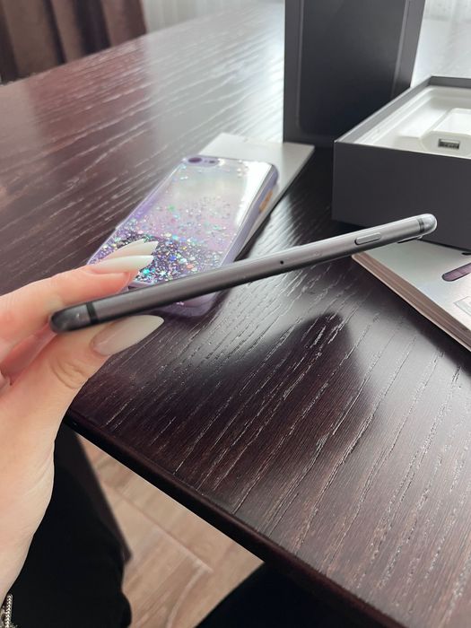 Iphone    8.