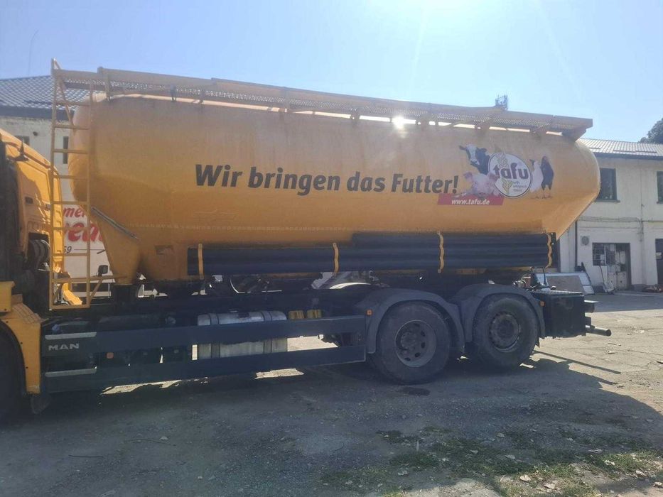 Vanzare cisterna transport furaje MAN