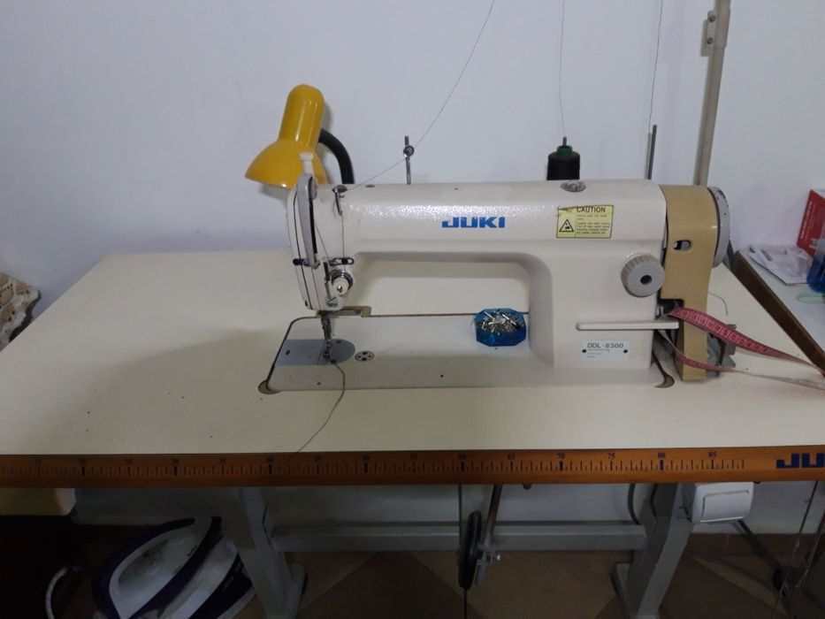 Mașina de cusut și surfilat