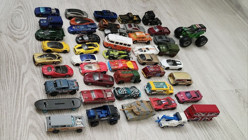 Hot wheels машинки