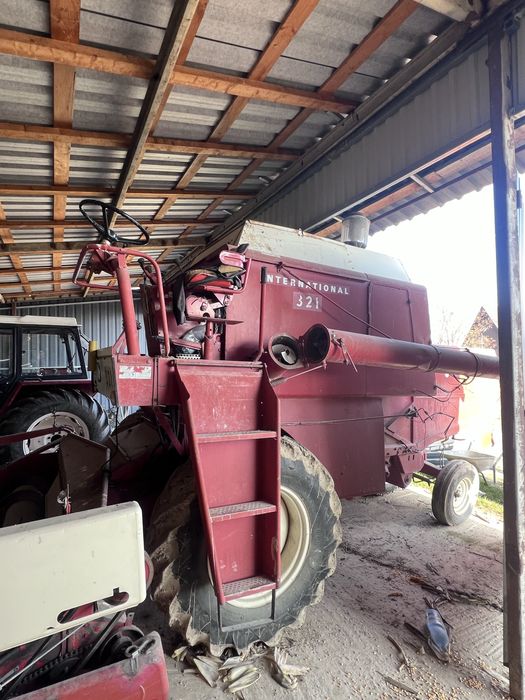 Vand combina International 321, in stare de functionare