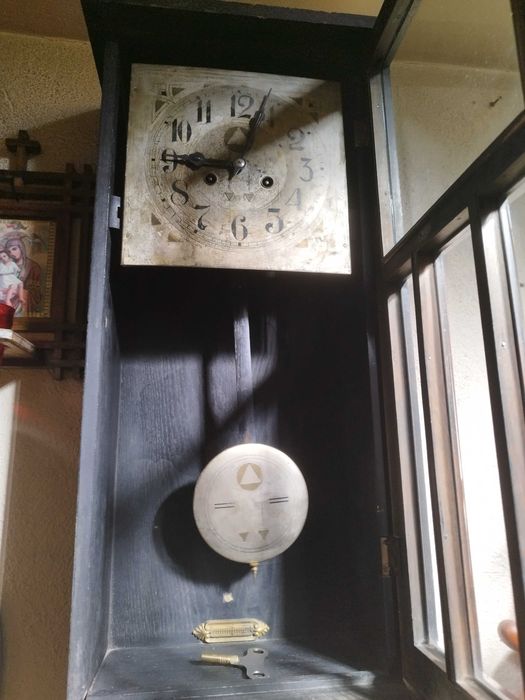 Продавам старинен часовник