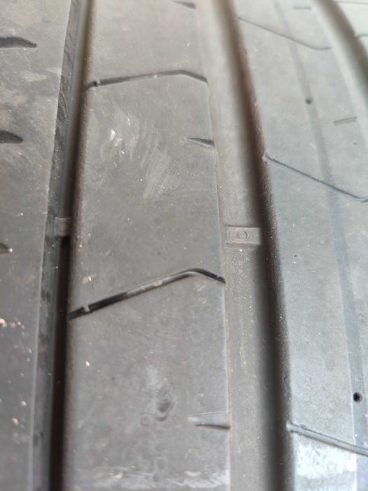 Anvelope vara 225/40 R19 si 255/35 R19 Pirelli PZ4 Runflat rulate 13.600 km