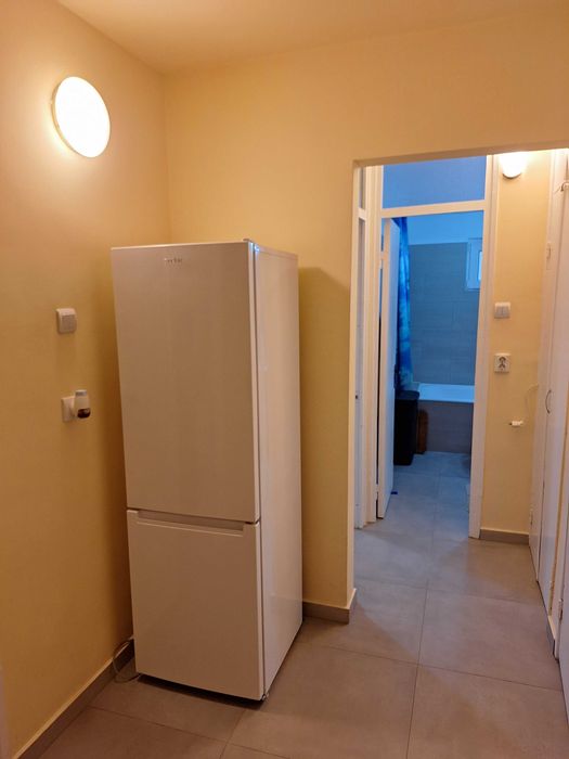 Inchiriez apartament 2 camere Cf 1 decomandat zona Carol Davila PLOIESTI