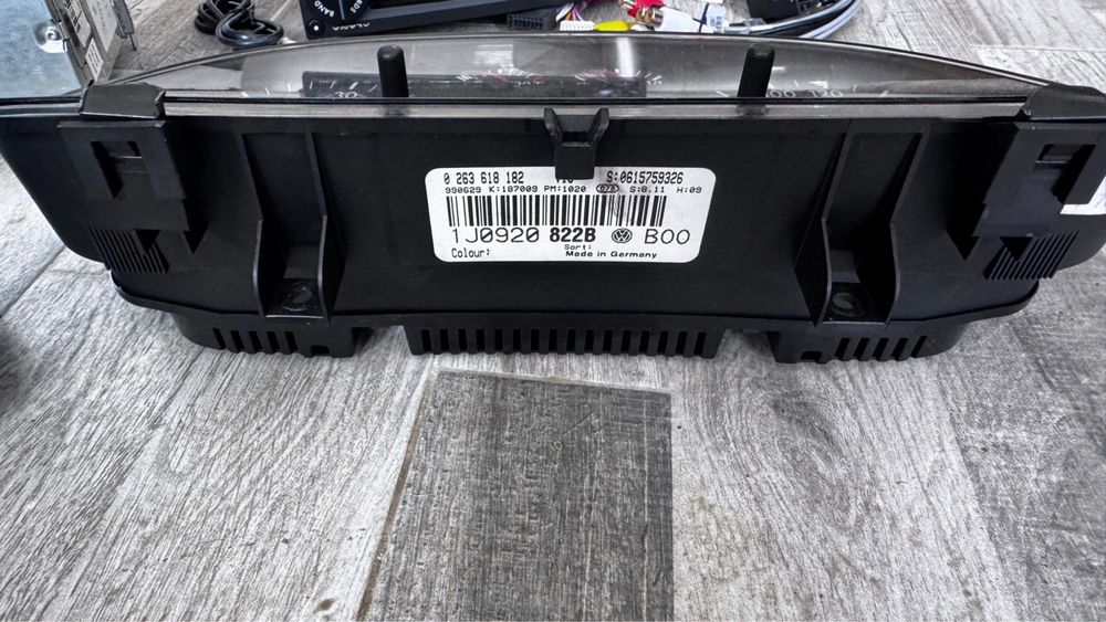 Ceas bord vw golf 4 Cd player(2 buc)