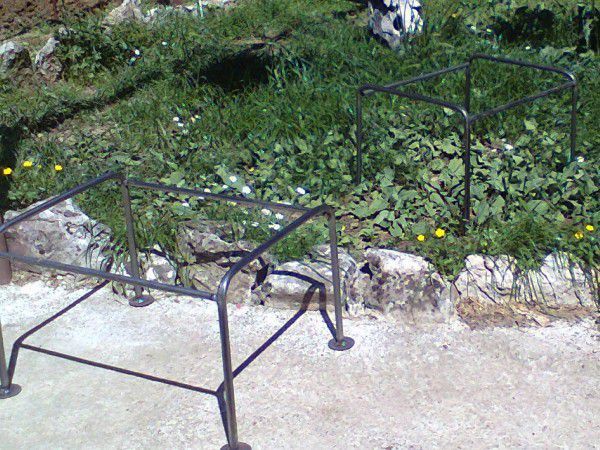 ТОП! Метални стойки за кошери