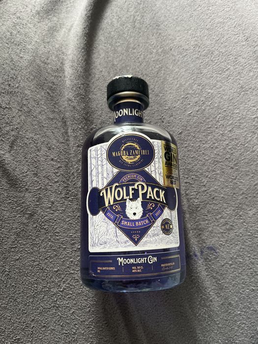 Gin Wolfpack moonlight