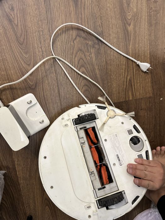 Робот пылесос рабочий