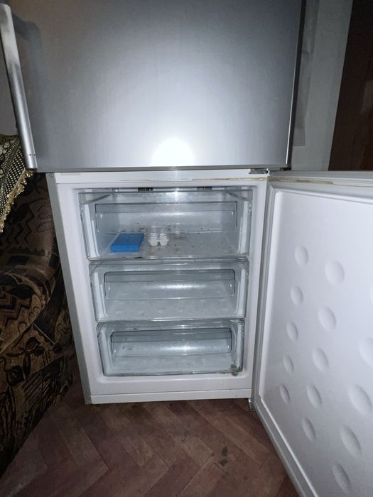 Стиральная машина и холодильник